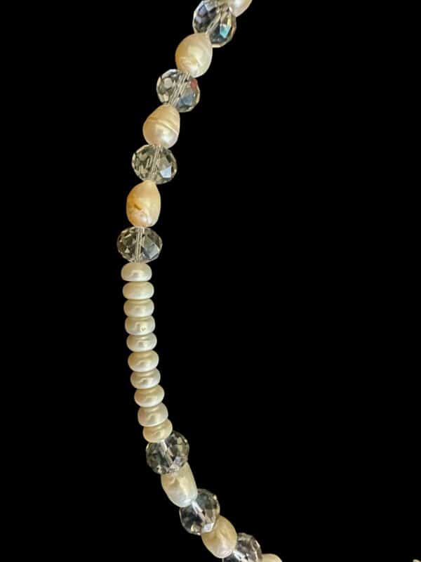 Exquisite Pearl Crystal Necklace - Image 4