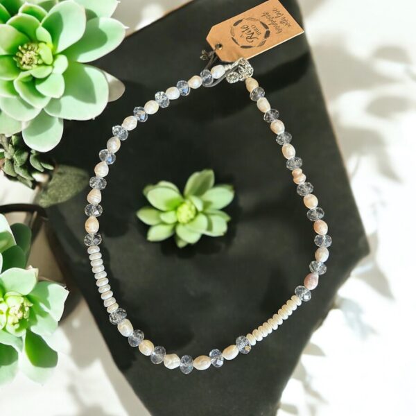 Exquisite Pearl Crystal Necklace